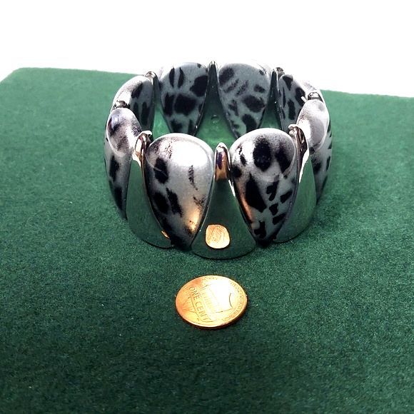 Bracelet Silvertone Black stretch Fits about 7 in wrist. - Picture 6 of 6